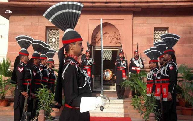  یوم پاکستان، مزار اقبال پر گارڈز کی تبدیلی کی پرُوقار تقریب