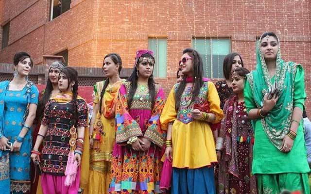 جامعہ پنجاب سپورٹس گالا، طلبہ نے پاکستانی ثقافت کے رنگ بکھیر دیے