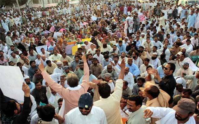 پنجاب اسمبلی کے باہر سرکاری اساتذہ سراپا احتجاج