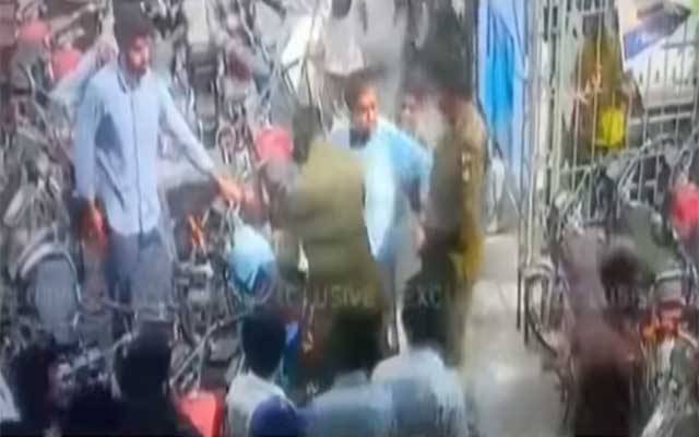 تاجر اور گاہک کا جھگڑا، شاپنگ سنٹر میدان جنگ میں تبدیل