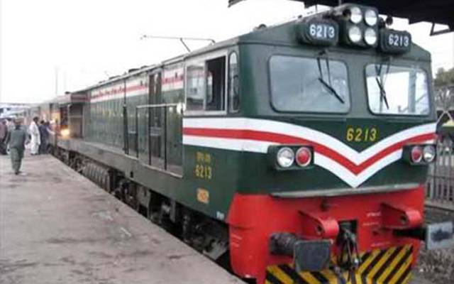 ریلوے انتظامیہ کی جانب سے چلائی گئی ٹرین کو پہلے دن سے ہی خسارے کا سامنا