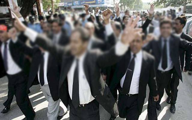 مقصود کھوکھر کیخلاف ایف آئی آر کے اندراج پر وکلاء کا احتجاج جاری