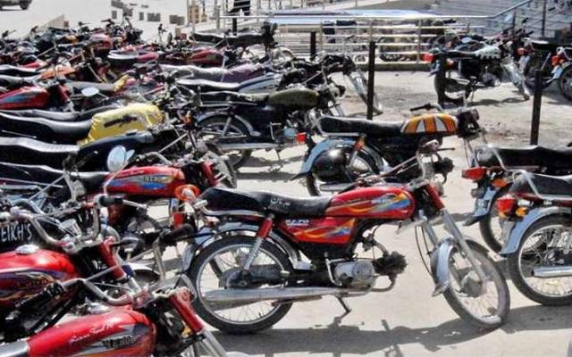 جناح ہسپتال پارکنگ عملہ موٹرسائیکلوں کا سامان فروخت کرنے لگا