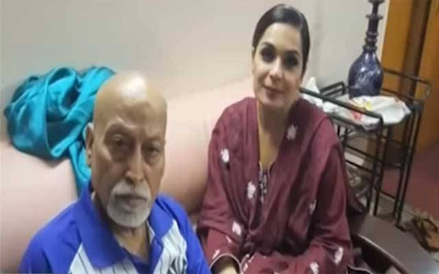 میرا اپنے استاد محترم کی عیادت کیلئے پہنچ گئیں