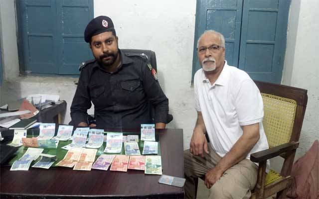 ریلوے پولیس اہلکار نے فرض شناسی و ایمانداری کی مثال قائم کردی