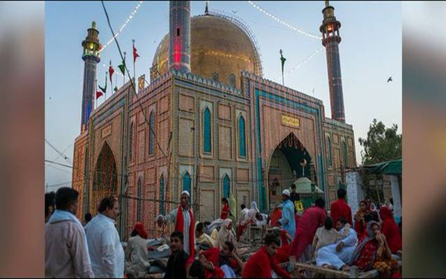 حضرت لعل شہباز قلندرؒ کا سالانہ عرس شروع، شرکت کیلئےلاہور سے سپیشل ٹرین روانہ 