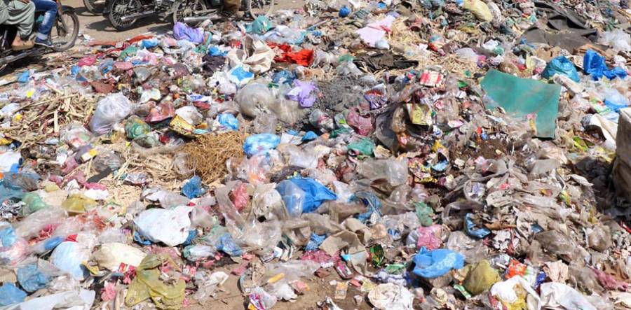 گلبرگ تھری میں کوڑے کرکٹ اور گندگی کے ڈھیر، علاقہ مکینوں کا جینا اجیرن