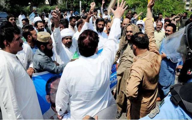 آل پاکستان کلرک ایسوسی ایشن کے ورکرز کا پنجاب اسمبلی کے سامنےاحتجاجی مظاہرہ