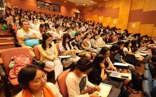 حکومت کا تعلیم دشمن اقدام، چین میں زیر تعلیم پاکستانی طلبا کی مشکلات بڑھ گئیں