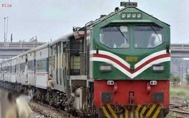 راولپنڈی سے لاہور آنیوالی ٹرین کا انجن فیل ہوگیا