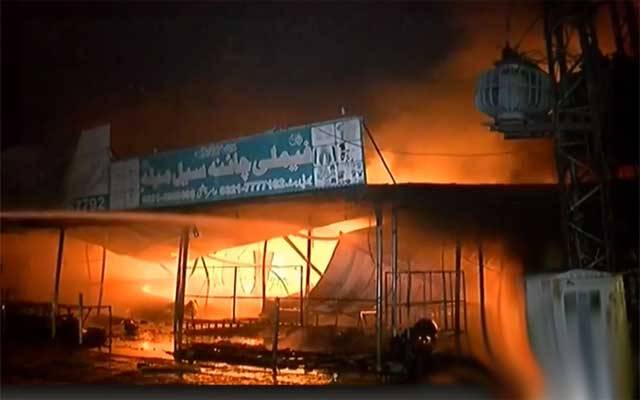 ماڈل ٹاؤن،چائنہ سیل میلہ میں آتشزدگی، 20 دکانیں جل گئیں