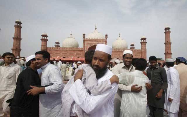 ملک بھر میں عید الفطر آج مذہبی جوش و جذبے سے منائی جارہی ہے