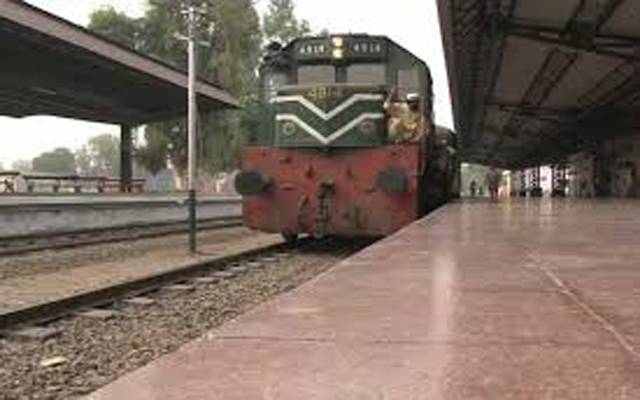 رائیونڈ ریلوے سٹیشن عملے کی غفلت کھل کر سامنے آ گئی