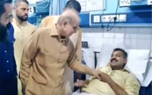 شہباز شریف کا گاڑی کی ٹکر سے زخمی ہونیوالے کارکن کیلئے بڑااعلان