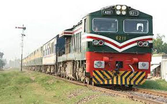 کراچی اور کوئٹہ کے درمیان چلنے والی 15 سے زائد ٹرینیں گھنٹوں تاخیر کا شکار