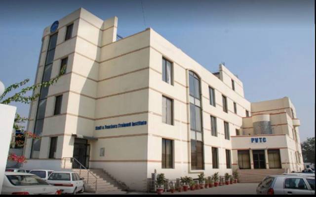 پنجاب ووکیشنل ٹیکنیکل کونسل کے کنٹریکٹ ملازمین کا برطرفی کیخلاف احتجاج
