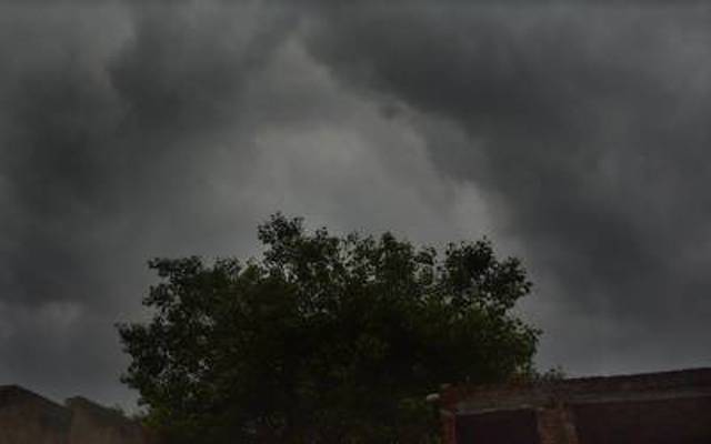 موسم کی دلفریبی، گرمی کےستائے شہری تازہ دم ہوگئے