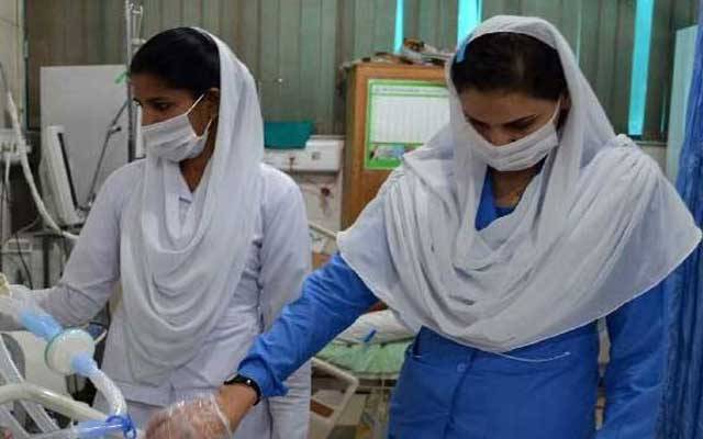 نرسز کے ساتھ بدتمیزی کیشئر کو مہنگی پڑگئی
