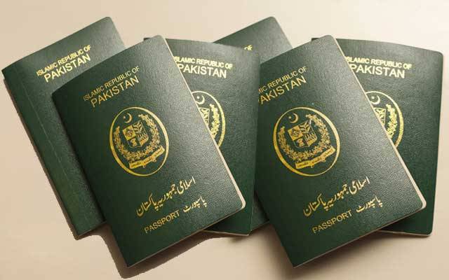پاسپورٹ کی تجدید کرانے کا آج آخری روز، ایجنٹ مافیا کی چاندی ہوگئی