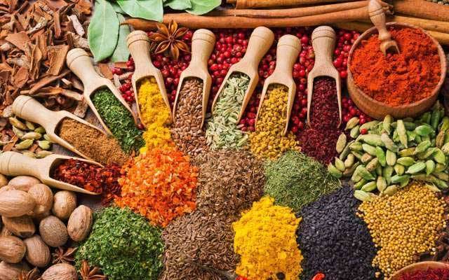 بڑی عید قریب آتے ہی گرم مصالحوں کی قیمتوں کو پر لگ گئے