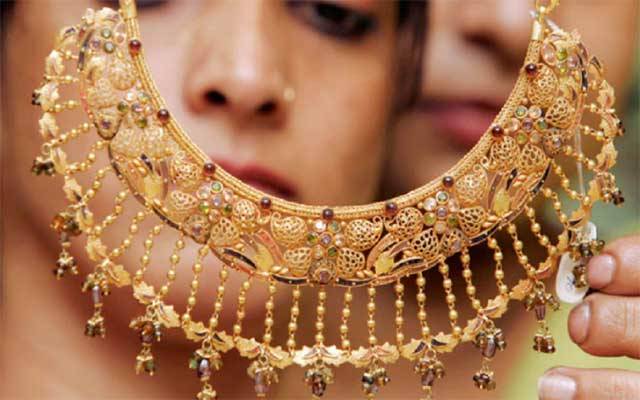 سونے کی قیمت میں ریکارڈ اضافے نے دلہنوں کے خواب بکھیر دیئے