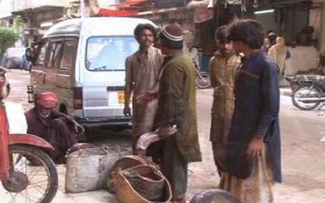 عید  قریب آتے ہی قصابوں کے نخرے، بکنگ جاری