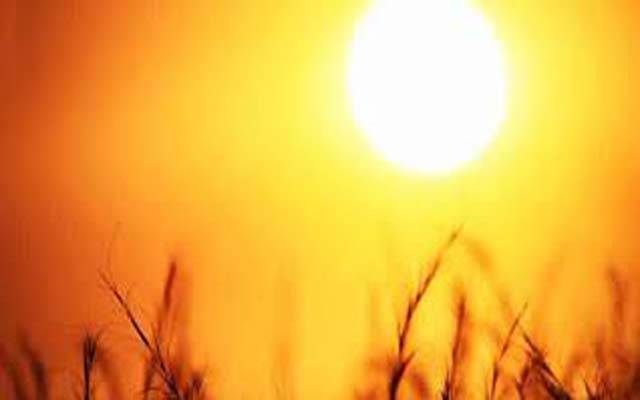 سورج کی تیز کرنوں نے گرمی کی شدت بڑھا دی