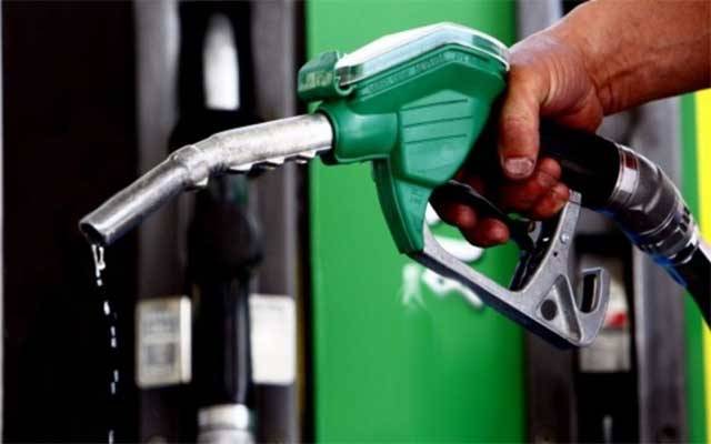مہنگائی سےپریشان عوام کیلئے خوشخبری، پٹرول سستا ہوگیا 
