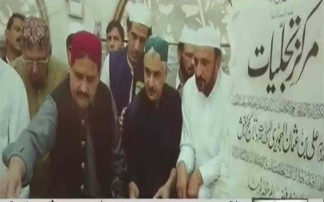 وزیراعلیٰ پنجاب نے حضرت داتا گنج بخشؒ کے مزار کو غسل دیدیا
