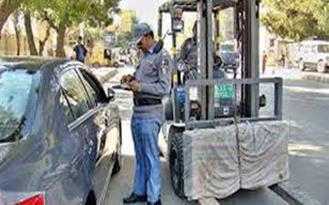 ٹریفک وارڈنز پر بڑی پابندی لگ گئی