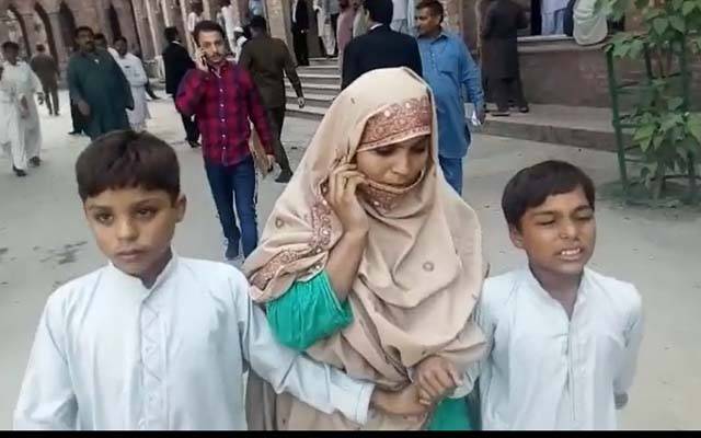 لاہور ہائیکورٹ نے دوبچے باپ سے لے کرماں کے حوالے کر دئیے