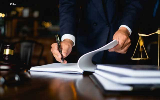 بے ضابطگیوں میں ملوث وکلاء کی شامت آگئی