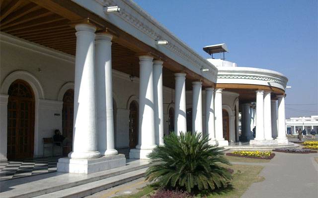 پنجاب حکومت کی بیوروکریٹس پر نوازشات
