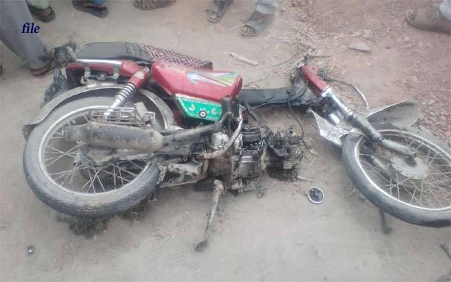ملتان روڈ پر ٹرک کی موٹر سائیکل کو ٹکر، 2 افراد جاں بحق 1زخمی