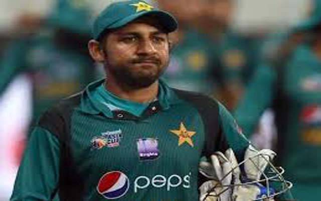 شائقین کپتان سرفراز کی کارگردگی پر پھٹ پڑے