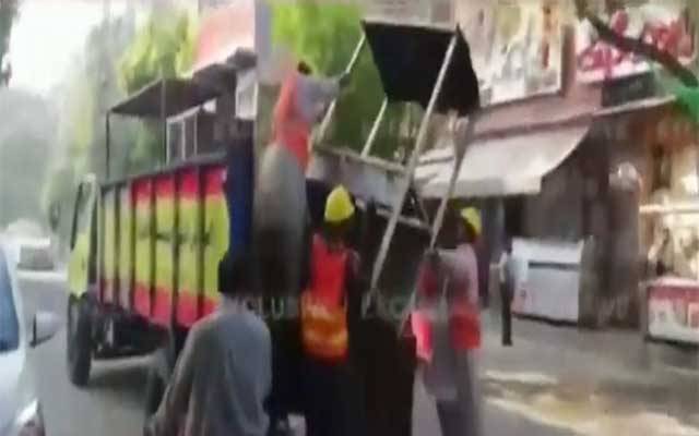 گلبرگ زون انتظامیہ کا تجاوزات کیخلاف کریک ڈاؤن، کاؤنٹرز، ریڑھیاں ضبط