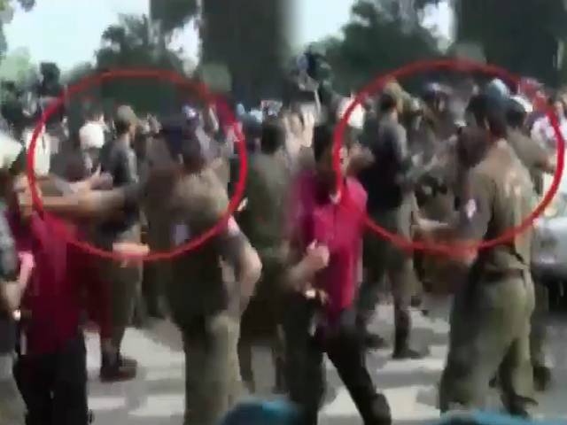 پولیس بے لگام، نیب عدالت میں صحافیوں پر تشدد، ڈی آئی جی کا نوٹس