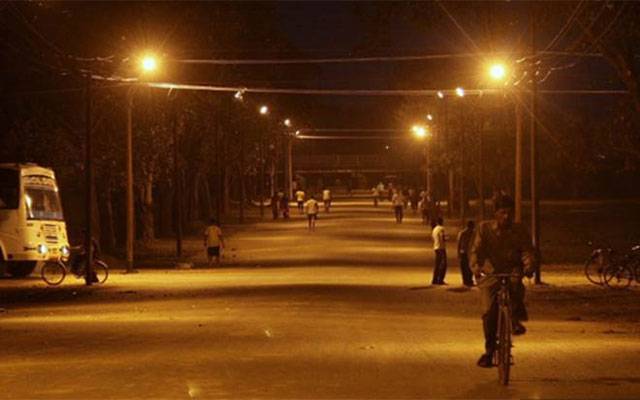 اندھیرے میں ڈوبی اہم شاہراہوں کو روشن کرنے کا فیصلہ