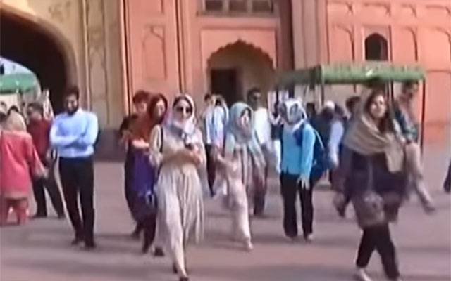 غیر ملکی سفیروں کا شہر کے تاریخی مقامات کا دورہ