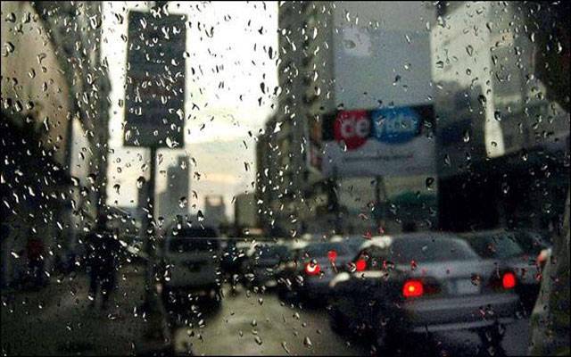 شہر کے مختلف علاقوں میں بوندا باندی سے موسم خوشگوار، سموگ کی چھٹی