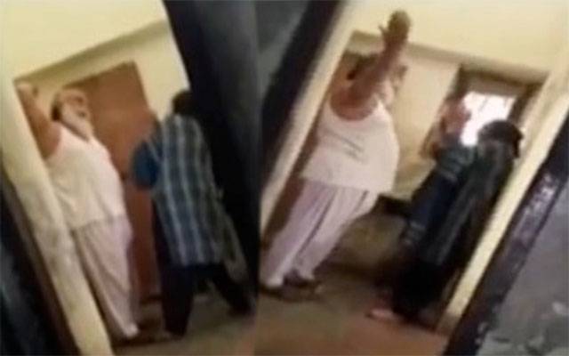 باپ کا بیٹی پر وحشیانہ تشدد، ویڈیو سامنے آگئی