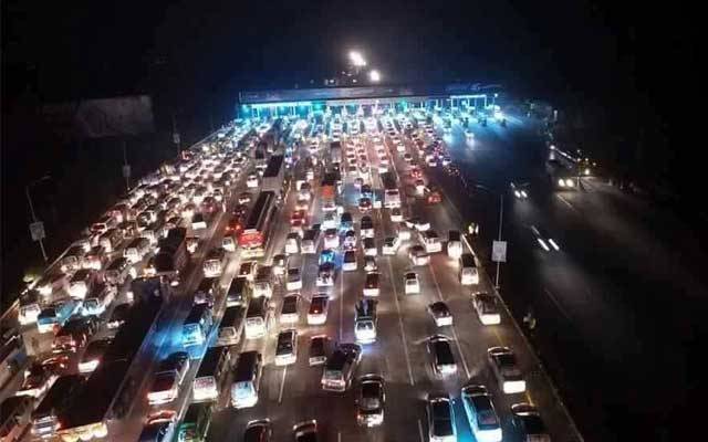 موٹروے راوی ٹول پلازہ پر شدید ٹریفک جام
