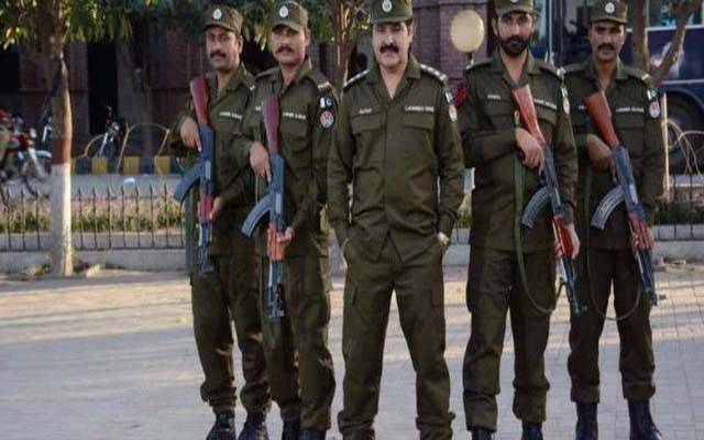 لاہور پولیس اسلحہ کی نمائش اور غیر قانونی استعمال نہ روک سکی