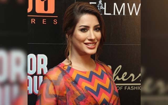 اداکارہ مہوش حیات نے کمرشلزمیں مصروفیت کے باعث معاوضہ بڑھادیا