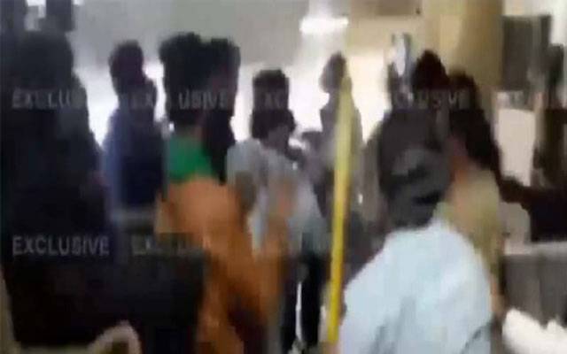 پی آئی سی کے عملے پر وکلاء کے تشدد کیخلاف آؤٹ ڈور میں ہڑتال