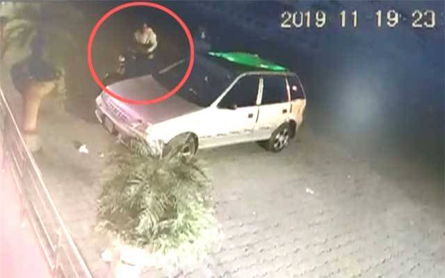 اے ٹی ایم سے پیسے نکالتے ہی شہری لٹ گیا