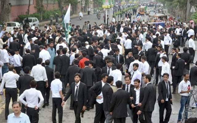 وکلا نے پولیس کو ایک بار پھر ڈیڈ لائن دے دی