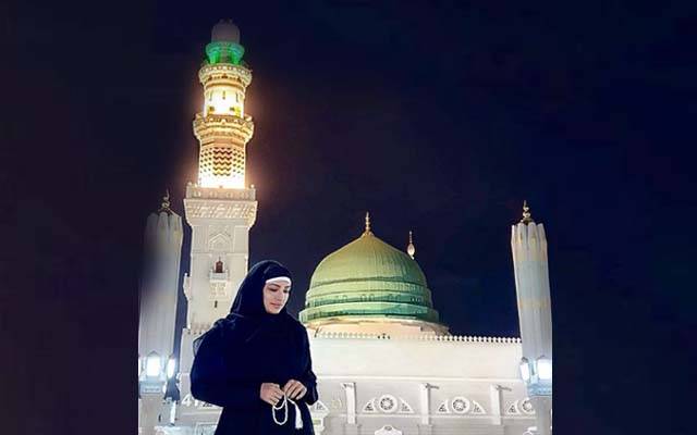 مہوش حیات کی مسجد نبوی میں لی گئی تصویرسوشل میڈیا پر وائرل