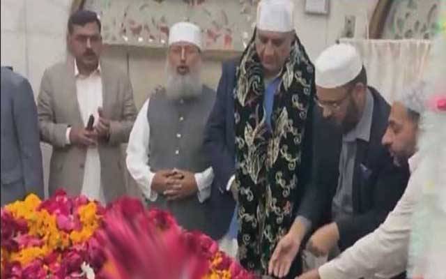  آرمی چیف کی داتا دربار پر حاضری، فاتحہ خوانی کی