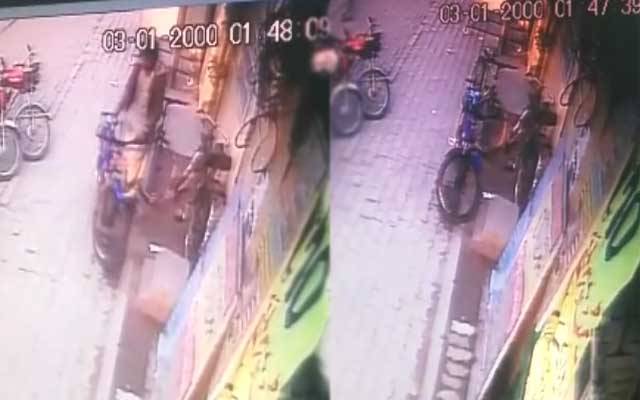 چور بچے کی سائیکل لیکر فرار